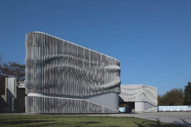 三明浅谈现代建筑采用网架结构安装的主要优势和应用